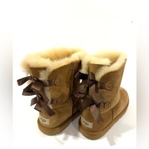 UGG Bailey Bow II Chestnut Boots Women Size 5 Brown Sheepskin Suede